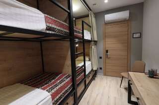 Отель Andor Hotel Ереван Кровать в общем 4-местном номере для мужчин и женщин-1