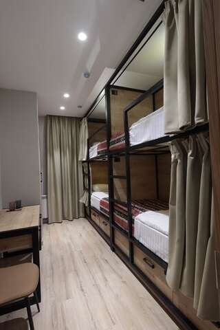 Отель Andor Hotel Ереван Кровать в общем 4-местном номере для мужчин и женщин-2