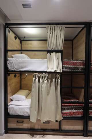Отель Andor Hotel Ереван Кровать в общем номере для женщин с 4 кроватями-2